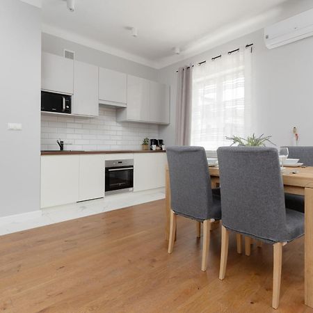 City Center Aparthotel Chmielna By Noclegi Renters ワルシャワ エクステリア 写真
