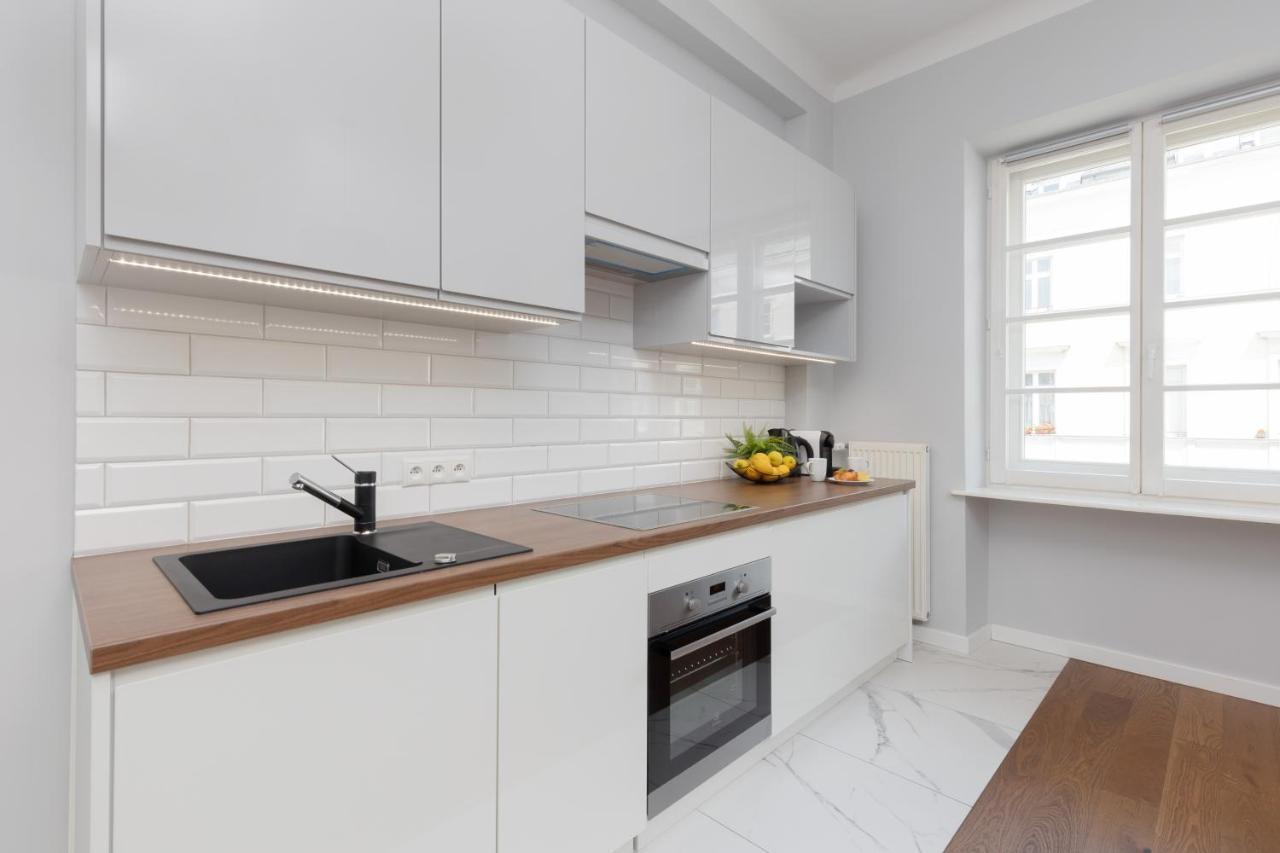 City Center Aparthotel Chmielna By Noclegi Renters ワルシャワ エクステリア 写真