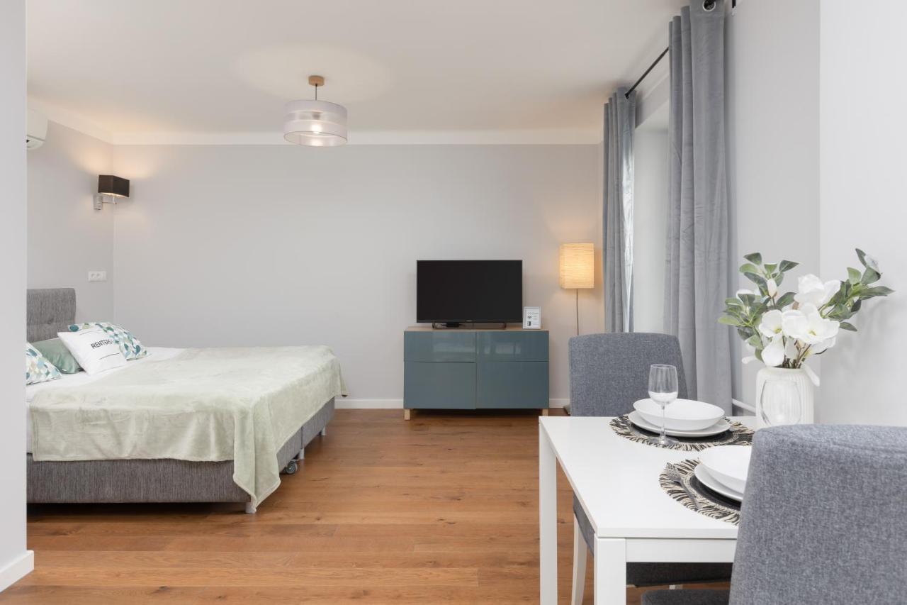 City Center Aparthotel Chmielna By Noclegi Renters ワルシャワ エクステリア 写真