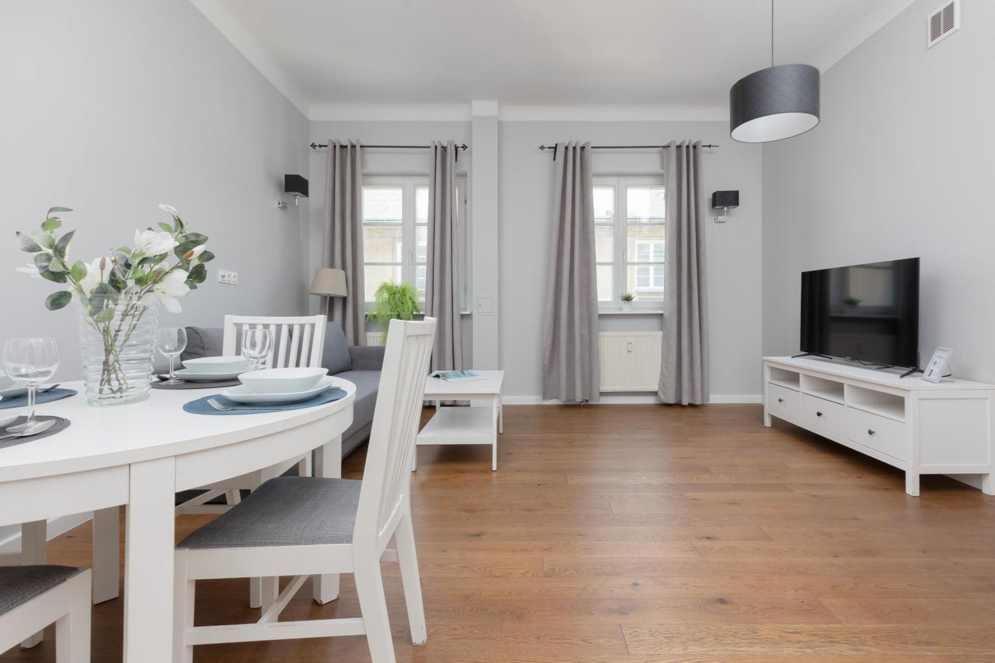 City Center Aparthotel Chmielna By Noclegi Renters ワルシャワ エクステリア 写真