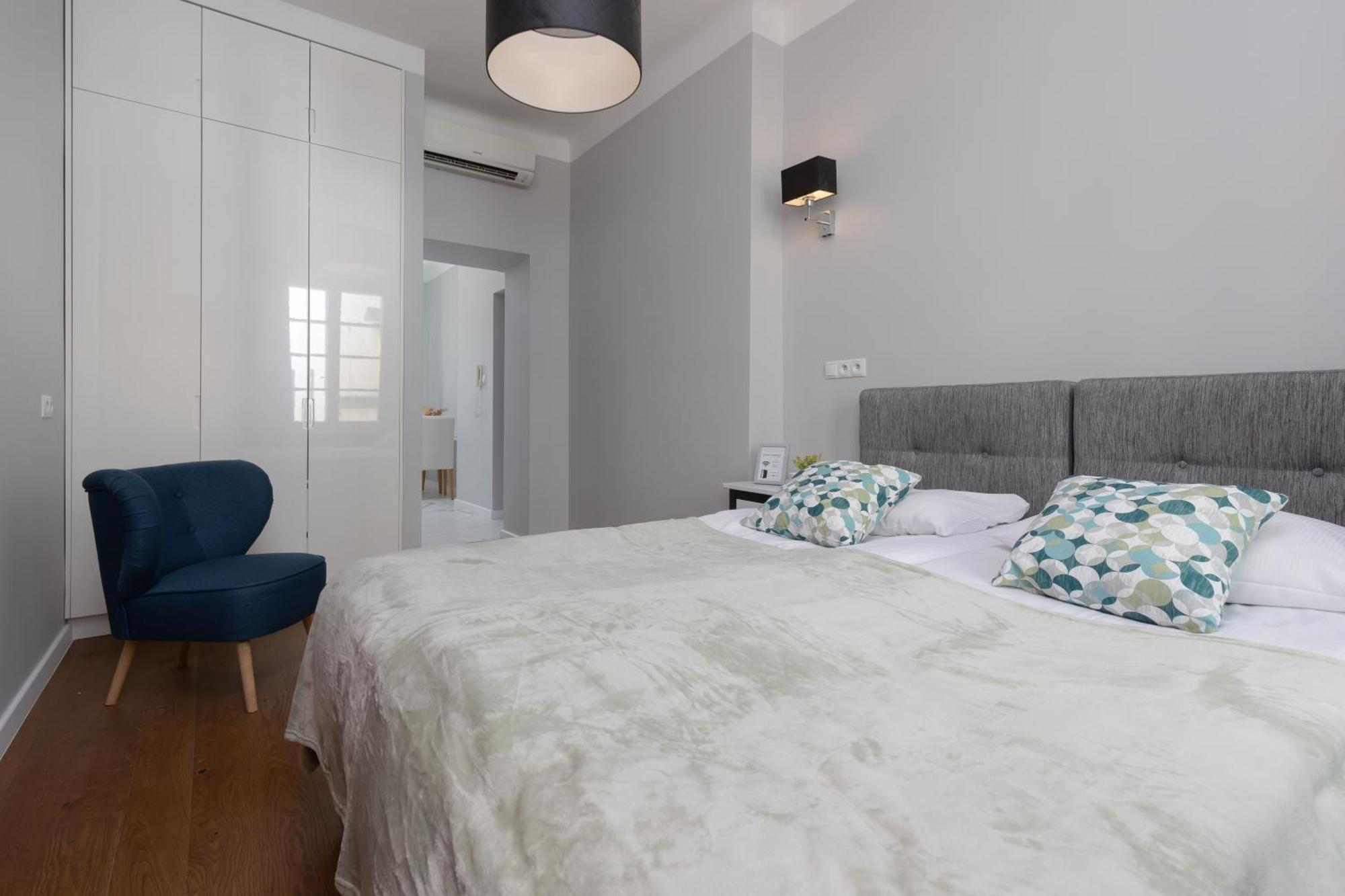 City Center Aparthotel Chmielna By Noclegi Renters ワルシャワ エクステリア 写真