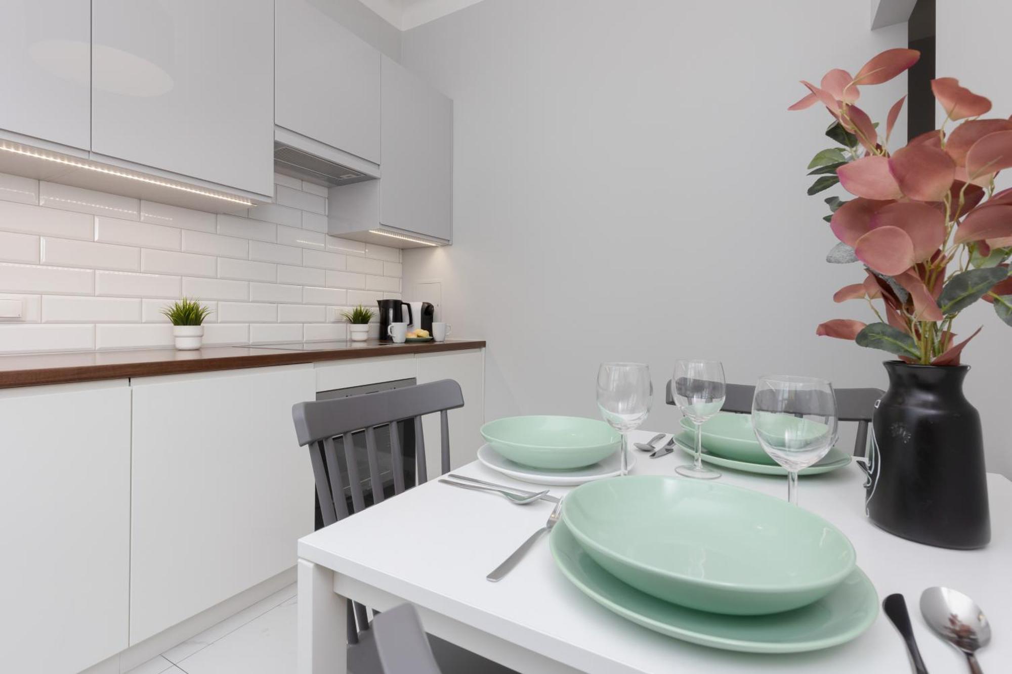 City Center Aparthotel Chmielna By Noclegi Renters ワルシャワ エクステリア 写真